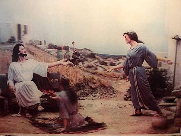 Jesus and Martha. Prince of Peace Memorial Museum. 3D Lenticular of Paul Cunningham's diorama. Collection of the author.