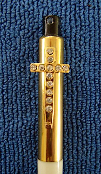 This original stanhope viewer is a pen, with the lens in the top black clicker. It shows the Lord's Prayer. Date unknown. Collection of the author.